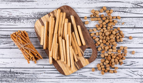 Bully sticks versus collagen sticks comparison in dog chews